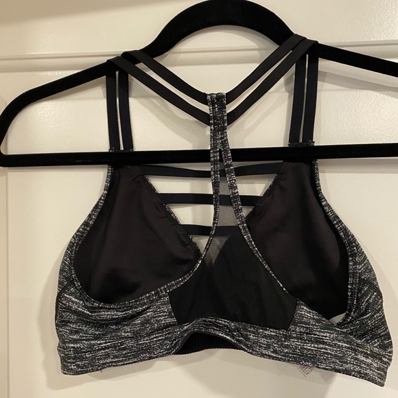 VS Sports Bra - Picture 2 of 2